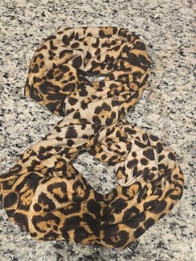 chic Leopard Print Infinity Scarf - Brown & Tan